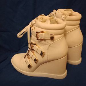 Wedge boots